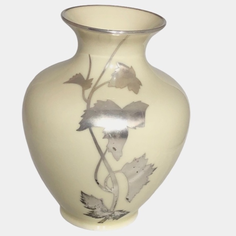 THOMAS IVORY BAVERIA GERMANY SILVER FOLAITE VASE